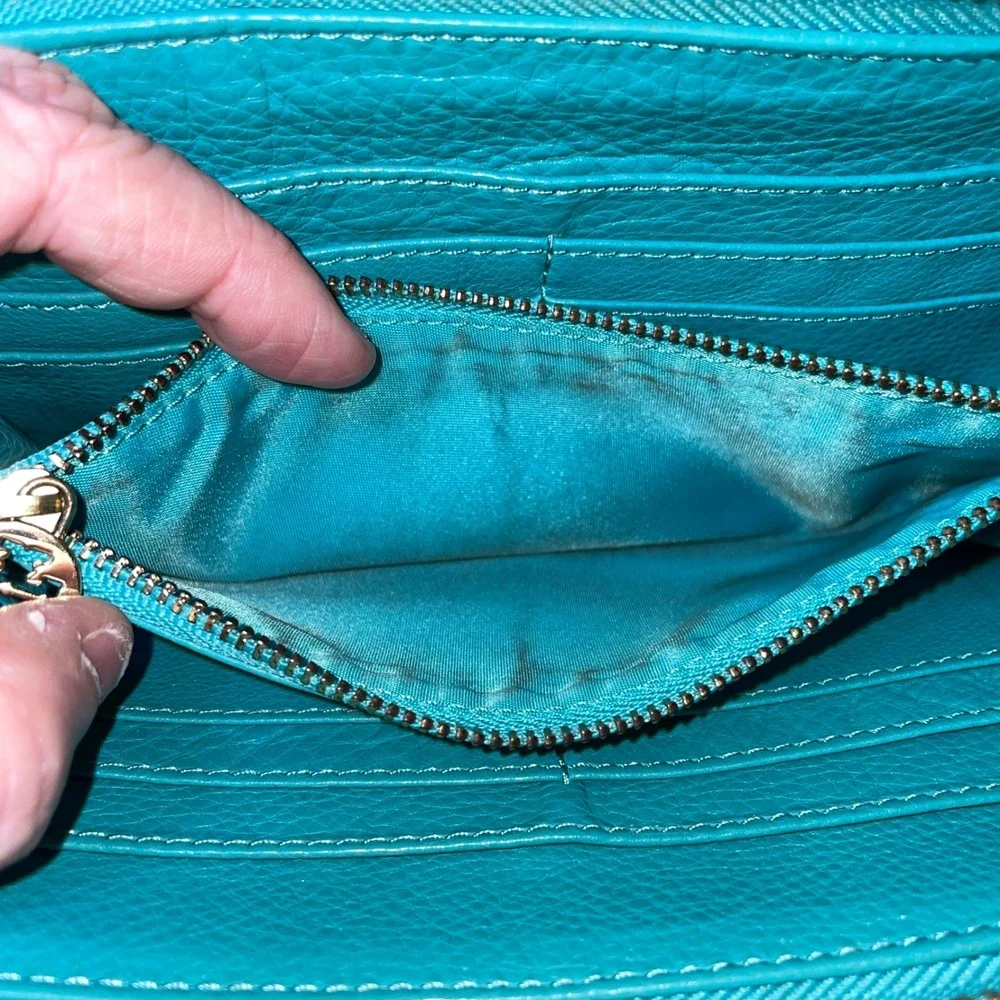 Tory Burch Amanda Zip Around Wallet Turquoise‎ Blue Pebbled Leather Gold Logo